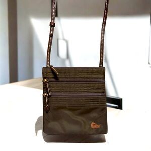 DOONEY AND BOURKE CROSSBODY ADJUSTABLE STRAP 3 ZIPPER POCKETS NYLON AND LEATHER